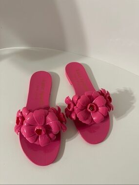 jaylee flip flop 
Kate Spade New York ( run large. Inside measurement: 6.5 in)